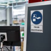 Aufkleber &#171;H&#228;nde desinfizieren&#187; 