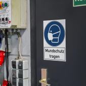 Warnschild &#171;Mundschutz tragen&#187;