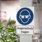 Verbotsschild &#171;Augenschutz tragen&#187;